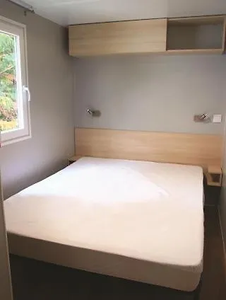 Camping Fontaine Du Roc Country house *