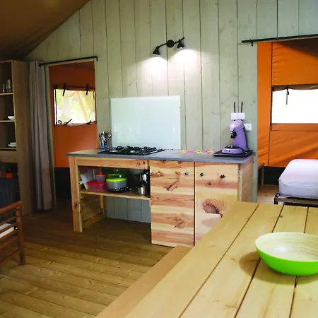 Camping Fontaine Du Roc Devillac